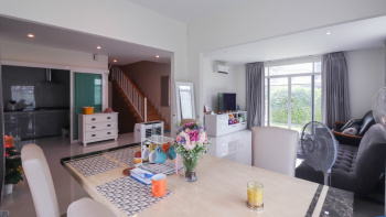 บ้านเดี่ยวมือสอง ม.ภัสสร26 ราชพฤกษ์-ติวานนท์ หลังมุม เนื้อที่กว้างขวางกว่า 90.90 ตร.ว. ฟังก์ชัน 3 ห้องนอน 3 ห้องน้ำ จอดรถได้ 2 คัน สภาพใหม่เหมือนมือหนึ่ง พร้อมเข้าอยู่ ทำเลเดินทางสะดวก หน้าโครงการติดถนนถนนราชพฤกษ์ ใกล้ทางด่วน "ศรีสมาน"